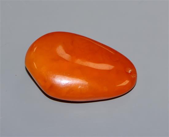 An amber pebble pendant, gross weight 22grams, 59mm.